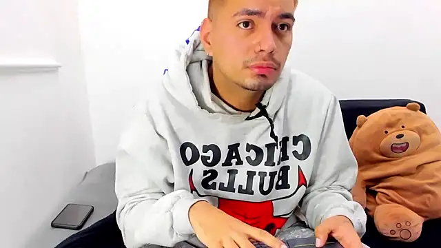 EnriquevillaF online show from March 2025 01:19:02 PM