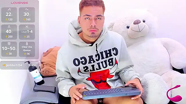 EnriquevillaF online show from March 2025 04:24:02 PM