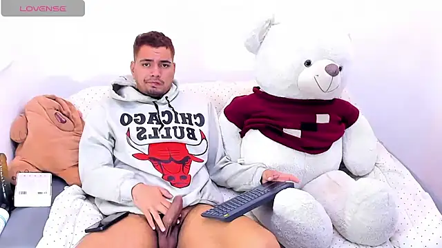 EnriquevillaF online show from March 2025 04:34:02 PM