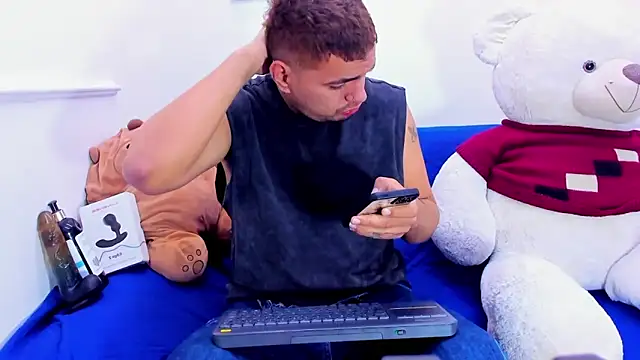 EnriquevillaF online show from March 2025 01:13:02 PM