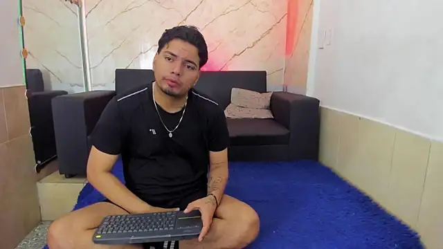 EnriquevillaF online show from September 2025 12:04:02 PM