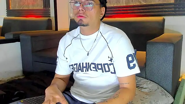EnriquevillaF online show from September 2025 12:07:01 PM