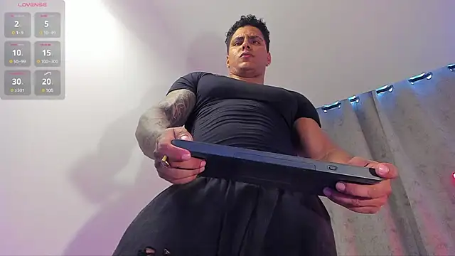 Snapshot of Maximoscott chatting on January 2025 07:52:01 PM Maximoscott online show from January 2025 07:52:01 PM