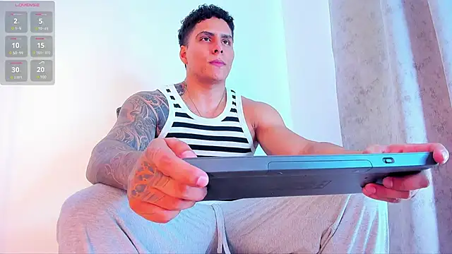 Snapshot of Maximoscott chatting on March 2025 09:12:02 PM Maximoscott online show from March 2025 09:12:02 PM