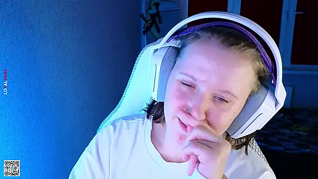 mon lola online show from October 2025 06:37:01 PM