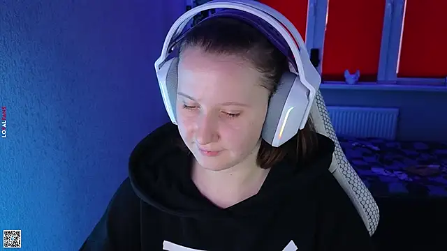 mon lola online show from October 2025 01:09:01 PM