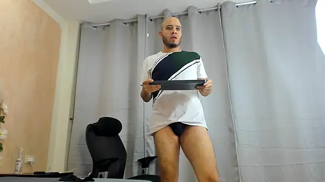 Snapshot of jacob_lewitt chatting on January 2025 11:28:02 AM jacob lewitt online show from January 2025 11:28:02 AM