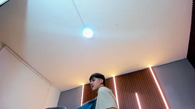 Tommy18   online show from October 2025 03:26:02 AM