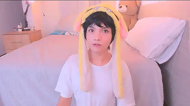 AllanYong18 online show from October 2025 07:50:02 AM