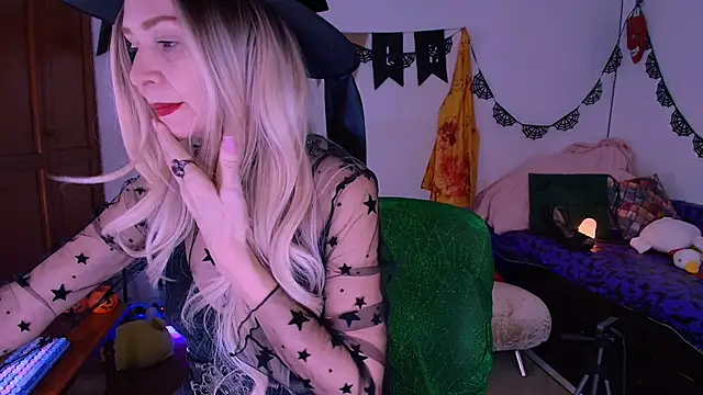 Snapshot of antonelawow chatting on October 2025 09:04:01 PM antonelawow online show from October 2025 09:04:01 PM