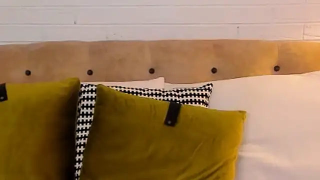 SarahGrays online show from November 2025 05:30:01 PM