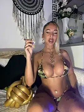 Snapshot of CheekyChels chatting on February 2025 07:52:01 PM CheekyChels online show from February 2025 07:52:01 PM