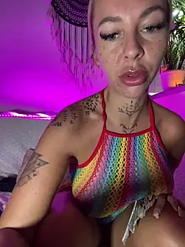 Snapshot of CheekyChels chatting on September 2025 06:39:01 AM CheekyChels online show from September 2025 06:39:01 AM