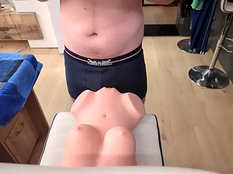 Snapshot of MacPlesure chatting on January 2025 05:37:01 PM MacPlesure online show from January 2025 05:37:01 PM