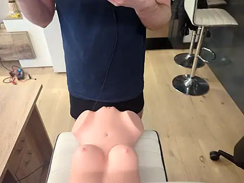 Snapshot of MacPlesure chatting on January 2025 02:03:02 PM MacPlesure online show from January 2025 02:03:02 PM