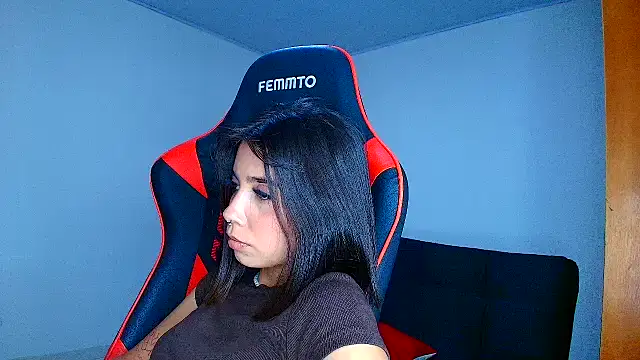 Rousse violett online show from November 2025 09:58:01 PM