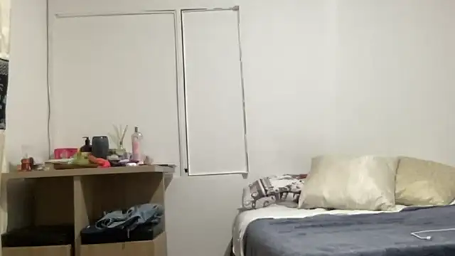 Snapshot of LunaBeya chatting on October 2025 12:28:01 PM LunaBeya online show from October 2025 12:28:01 PM