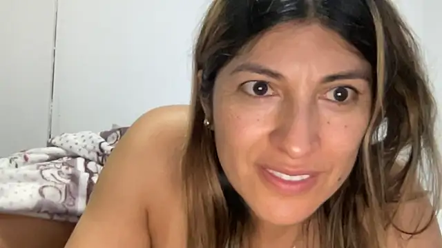 Snapshot of LunaBeya chatting on October 2025 12:38:02 PM LunaBeya online show from October 2025 12:38:02 PM