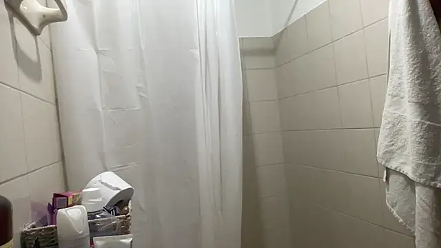 Snapshot of LunaBeya chatting on November 2025 11:05:02 PM LunaBeya online show from November 2025 11:05:02 PM