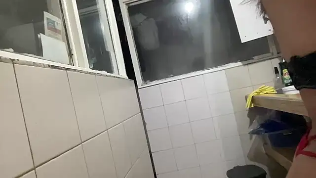 Snapshot of LunaBeya chatting on November 2025 12:27:02 PM LunaBeya online show from November 2025 12:27:02 PM