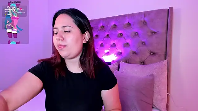 Snapshot of zoes_milee chatting on October 2025 11:33:02 AM zoes milee online show from October 2025 11:33:02 AM