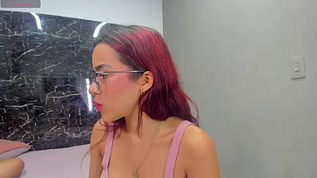 queen-090 online show from March 2025 03:40:01 PM