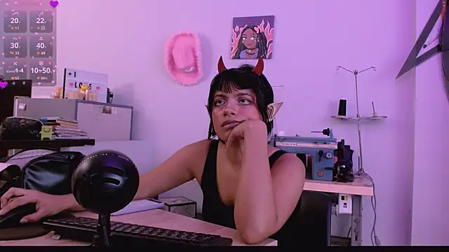 Snapshot of Mattilda_18 chatting on October 2025 07:55:01 PM Mattilda 18 online show from October 2025 07:55:01 PM