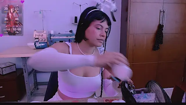 Snapshot of Mattilda_18 chatting on October 2025 07:33:01 PM Mattilda 18 online show from October 2025 07:33:01 PM