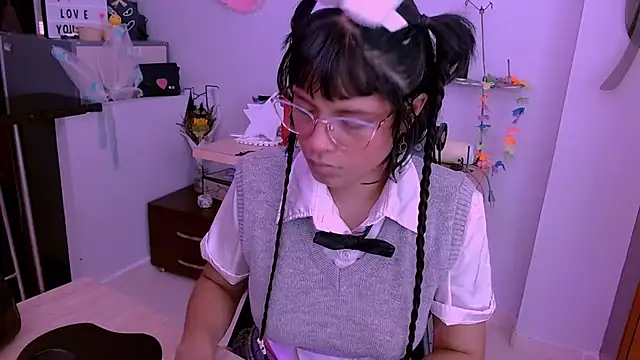 Snapshot of Mattilda_18 chatting on October 2025 08:44:01 PM Mattilda 18 online show from October 2025 08:44:01 PM