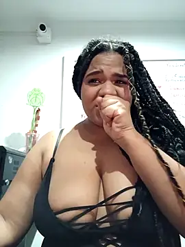 Snapshot of kym__x chatting on January 2025 03:29:02 PM kym x online show from January 2025 03:29:02 PM
