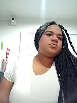 Snapshot of kym__x chatting on February 2025 12:48:02 PM kym x online show from February 2025 12:48:02 PM