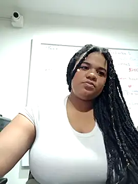 Snapshot of kym__x chatting on February 2025 05:47:02 PM kym x online show from February 2025 05:47:02 PM
