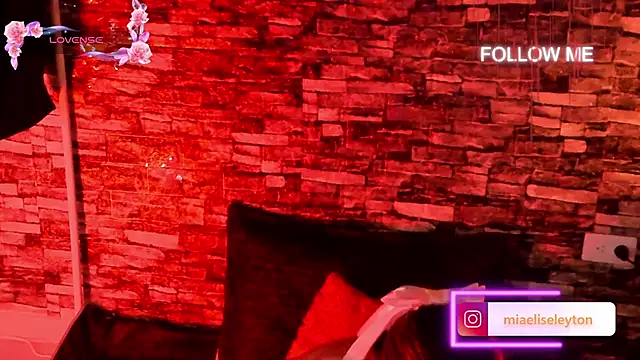 Snapshot of Elise-Leyton chatting on September 2025 07:39:02 PM Elise-Leyton online show from September 2025 07:39:02 PM