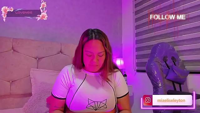 Snapshot of Elise-Leyton chatting on September 2025 03:38:02 PM Elise-Leyton online show from September 2025 03:38:02 PM