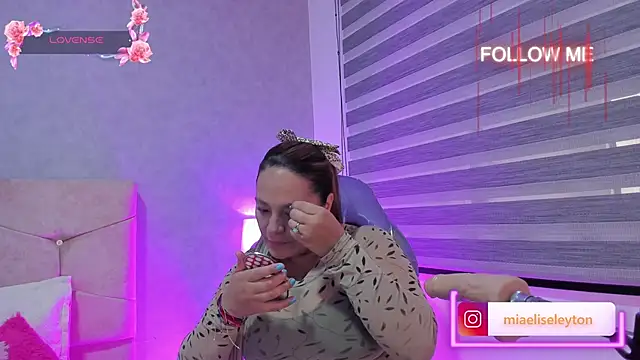 Snapshot of Elise-Leyton chatting on October 2025 03:07:02 PM Elise-Leyton online show from October 2025 03:07:02 PM