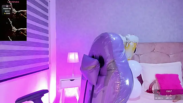 Snapshot of Elise-Leyton chatting on October 2025 08:06:02 PM Elise-Leyton online show from October 2025 08:06:02 PM