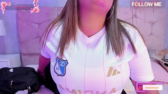 Snapshot of Elise-Leyton chatting on October 2025 09:05:02 PM Elise-Leyton online show from October 2025 09:05:02 PM