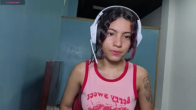 Snapshot of Lovelyamyy chatting on November 2025 02:23:02 AM Lovelyamyy online show from November 2025 02:23:02 AM