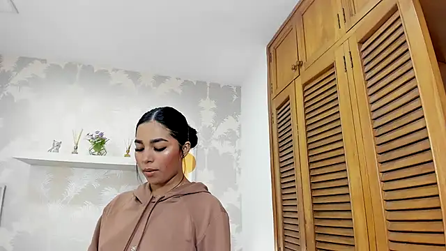 Snapshot of CharlotteGraay chatting on October 2025 08:15:01 PM CharlotteGraay online show from October 2025 08:15:01 PM