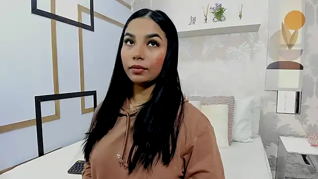 Snapshot of CharlotteGraay chatting on October 2025 07:44:01 PM CharlotteGraay online show from October 2025 07:44:01 PM