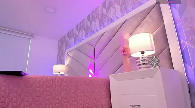 Snapshot of Sara__collins__ chatting on February 2025 12:17:02 PM Sara collins online show from February 2025 12:17:02 PM