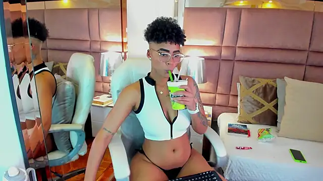 LuciaWallace online show from October 2025 01:57:01 AM