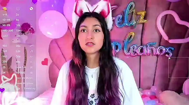 Snapshot of sweetfoxy_17 chatting on February 2025 09:30:01 PM sweetfoxy 17 online show from February 2025 09:30:01 PM