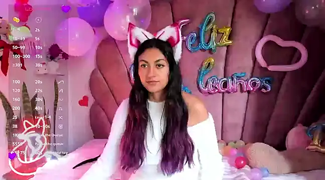 Snapshot of sweetfoxy_17 chatting on February 2025 03:54:02 PM sweetfoxy 17 online show from February 2025 03:54:02 PM