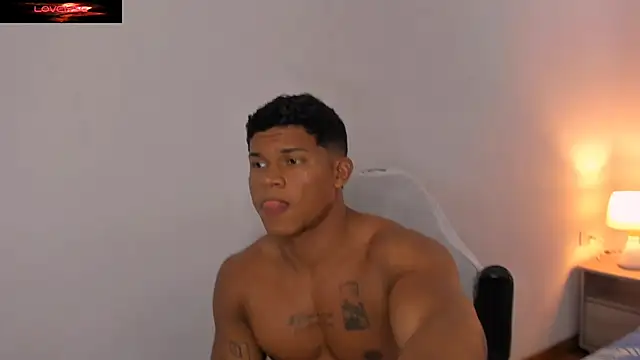 Snapshot of maxsteel177 chatting on February 2025 10:43:02 PM maxsteel177 online show from February 2025 10:43:02 PM