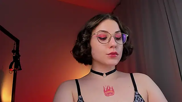 Snapshot of Eva_Moss_ chatting on March 2025 12:07:02 AM Eva Moss online show from March 2025 12:07:02 AM