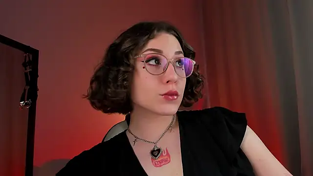 Snapshot of Eva_Moss_ chatting on March 2025 07:02:02 AM Eva Moss online show from March 2025 07:02:02 AM