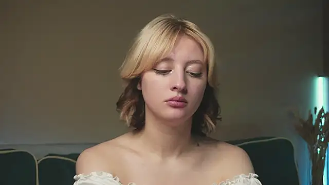 Snapshot of milasmiu chatting on February 2025 09:15:01 PM milasmiu online show from February 2025 09:15:01 PM