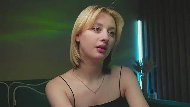 Snapshot of milasmiu chatting on February 2025 09:25:02 PM milasmiu online show from February 2025 09:25:02 PM