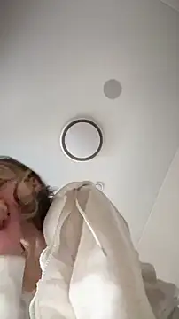 Snapshot of Mary_Leaf chatting on November 2025 10:26:01 AM Mary Leaf online show from November 2025 10:26:01 AM